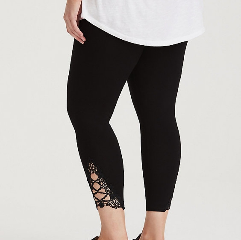 NWT TORRID BLACK CROCHET CROP LEGGING SIZE 14/16